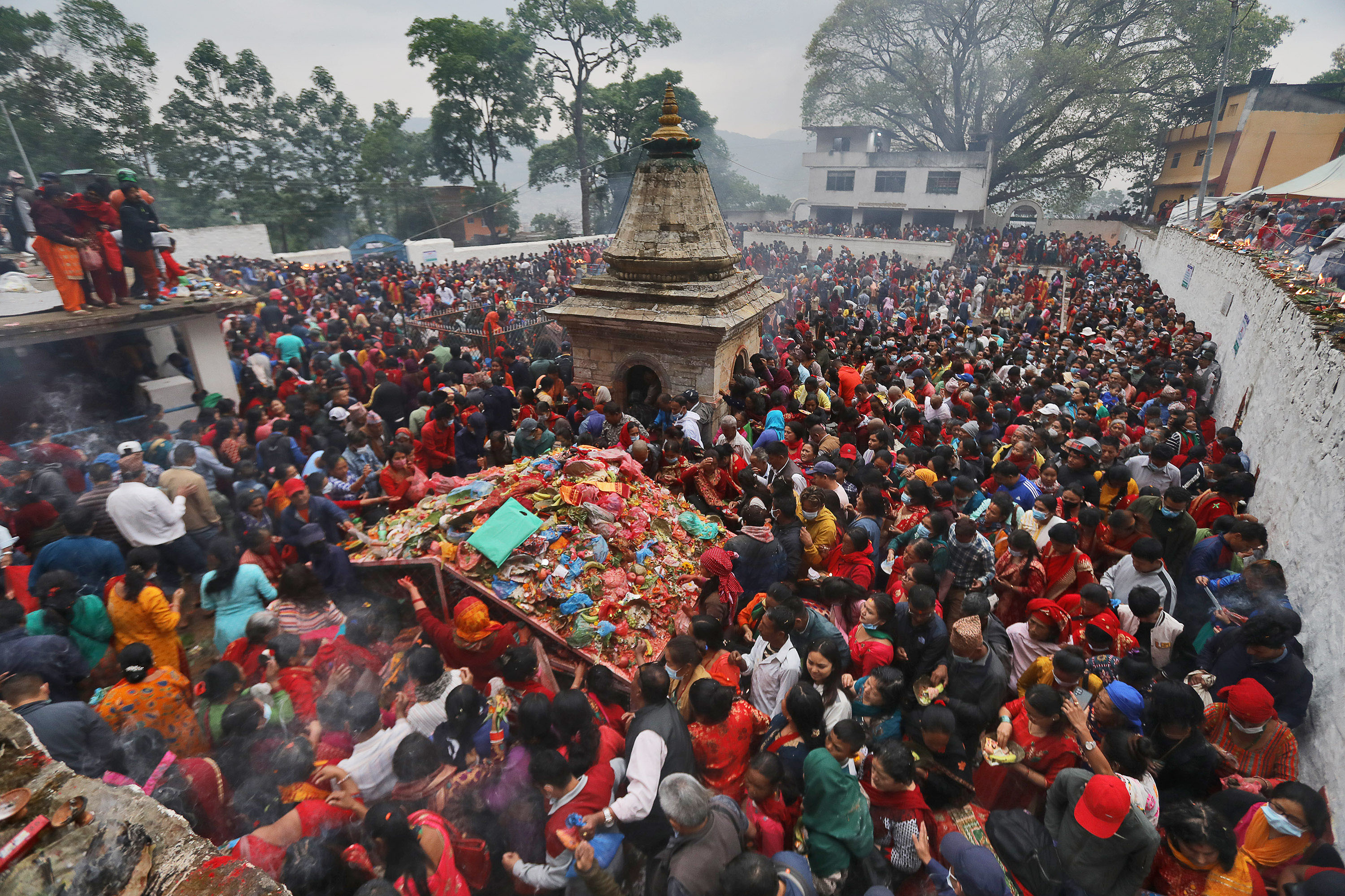 आज आमाको मुख हेर्ने पर्व ‘मातातीर्थ औँसी’, काठमाडौंको मातातीर्थमा मेला